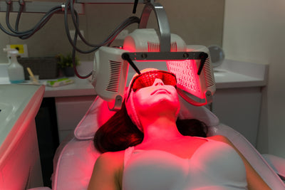 LED LIGHT THERAPY FOR ACNE SCARS: DOES IT WORK?